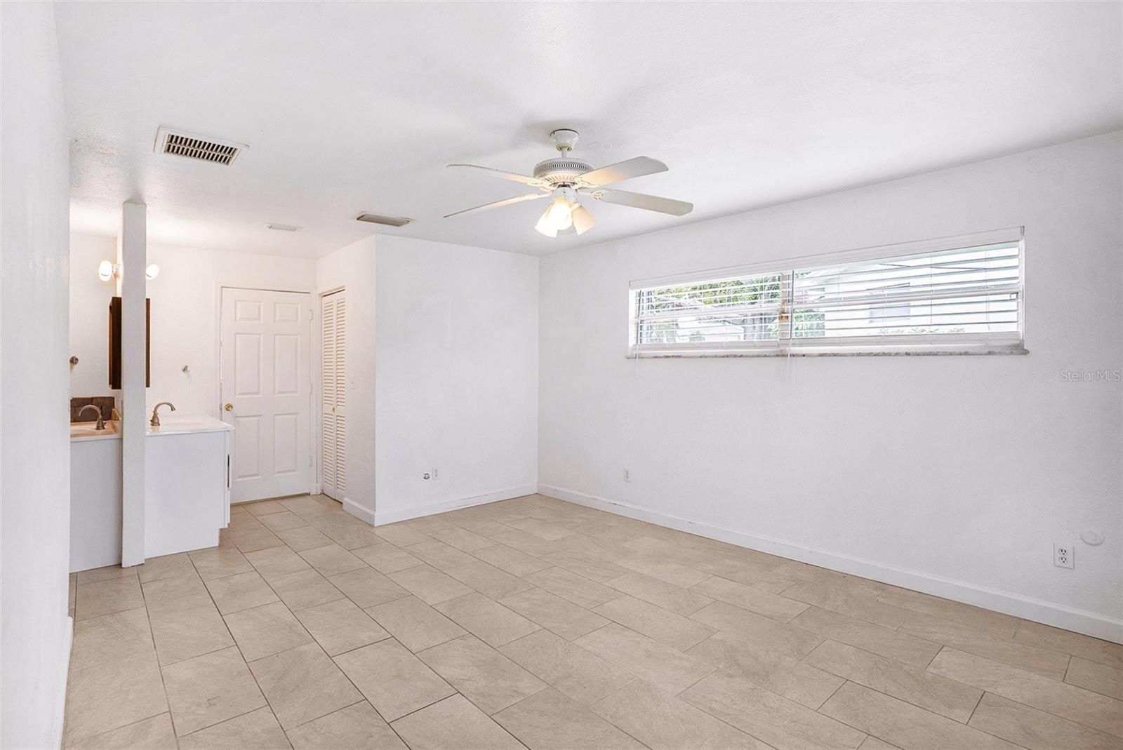 SUNSET LAKE ESTATES - Residential Lease