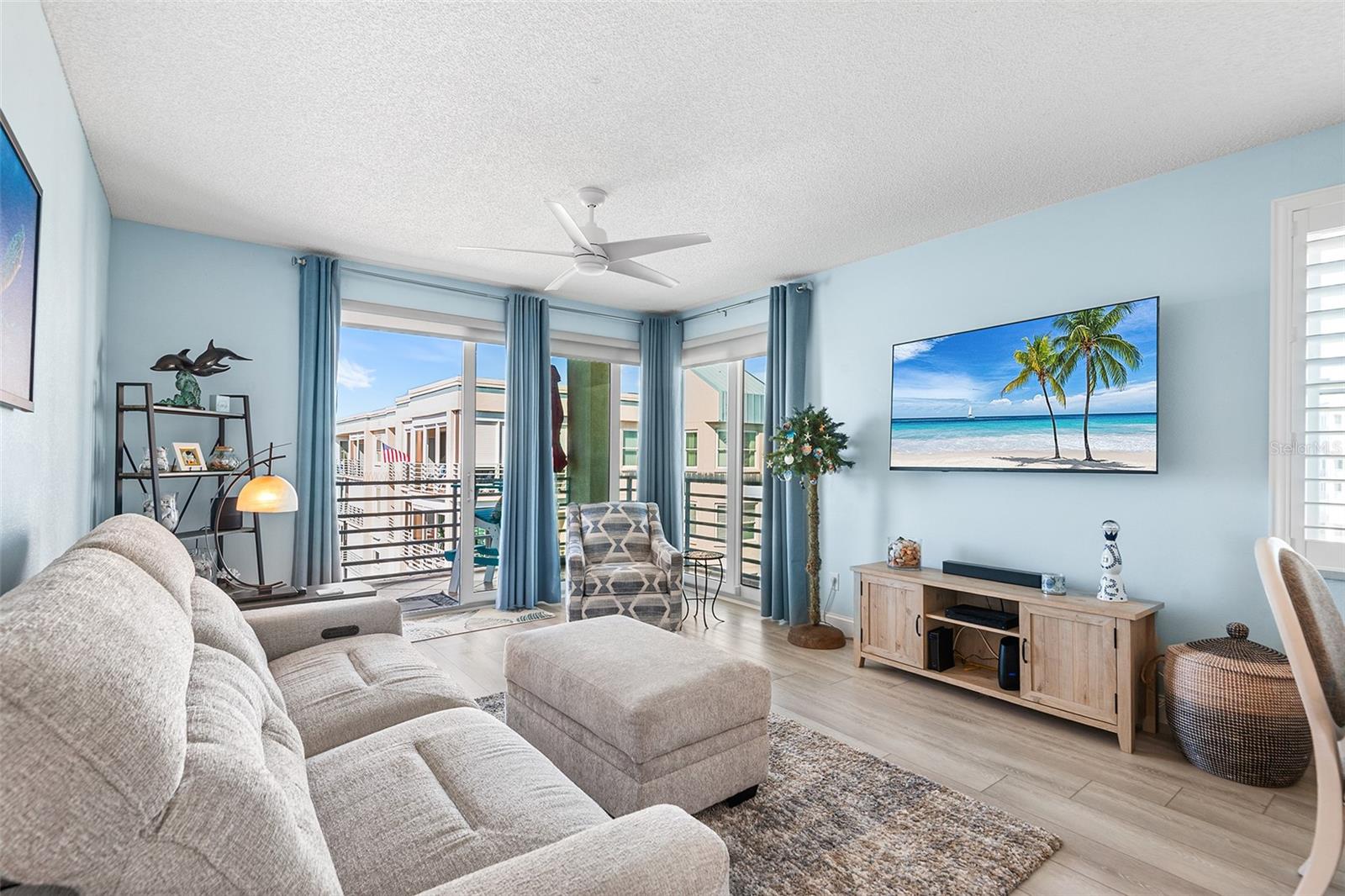 HARBOURSIDE CONDO - Residential