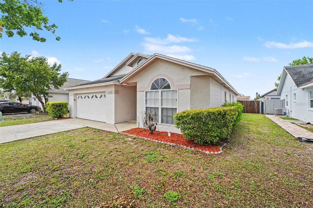 Photo of 204 Kingshill Court SE, Winter Haven, FL 33884 (MLS # O6393480)