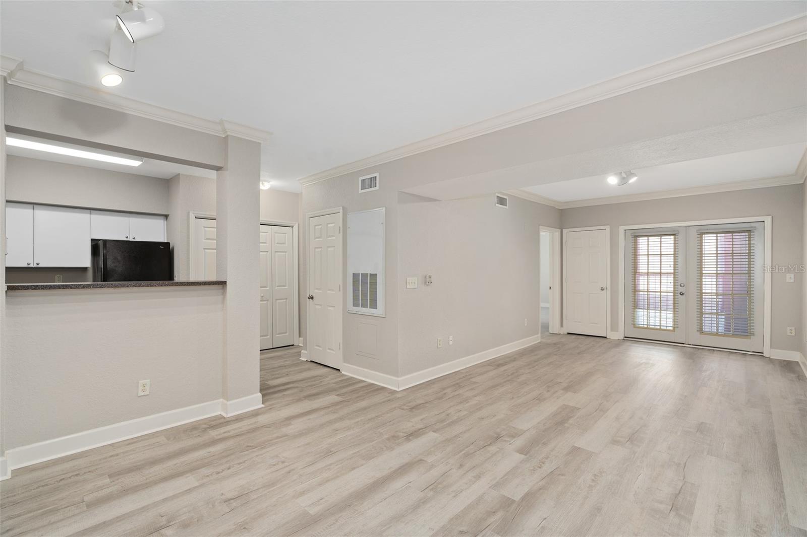 206 E SOUTH STREET 6007