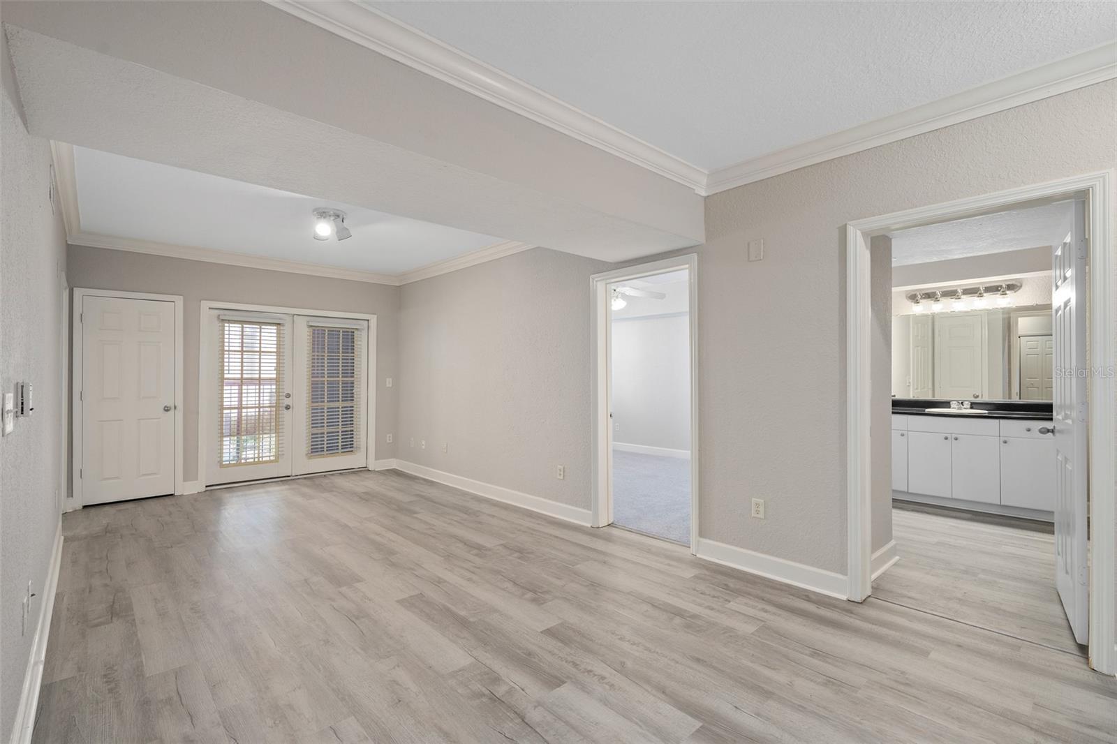 206 E SOUTH STREET 6007