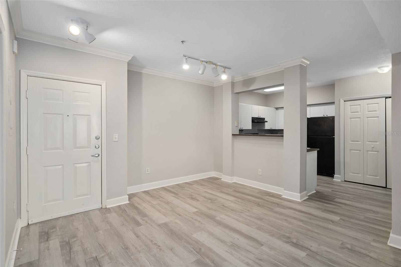 206 E SOUTH STREET 6007