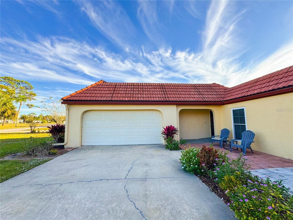 Photo of 914 W Faith Circle, Bradenton, FL 34212 (MLS # A4674854)