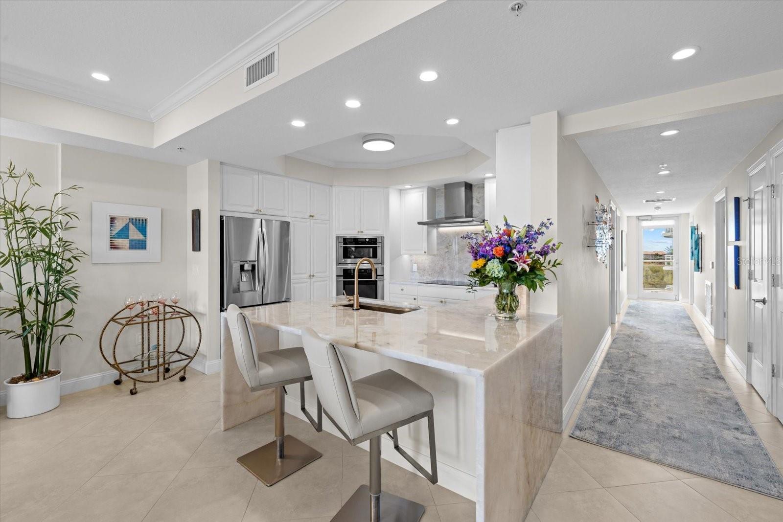 1660 SUMMERHOUSE LANE 402