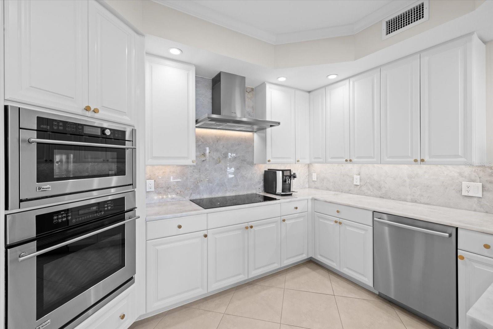 SUMMER COVE ON SIESTA - Residential