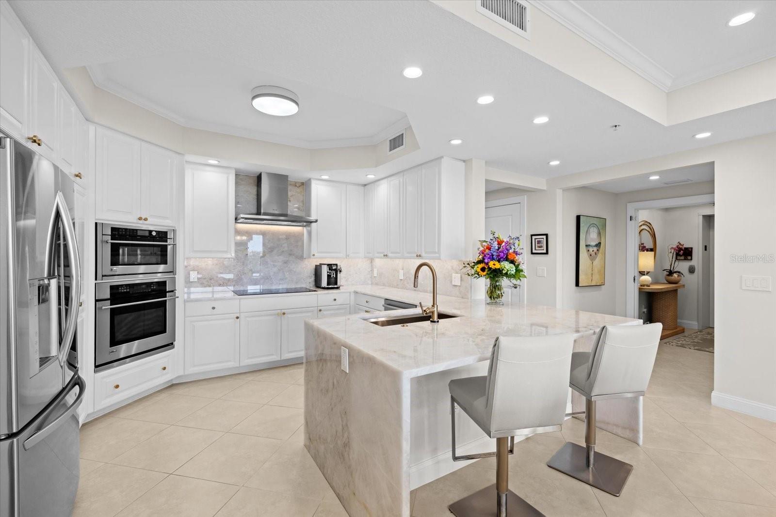 1660 SUMMERHOUSE LANE 402