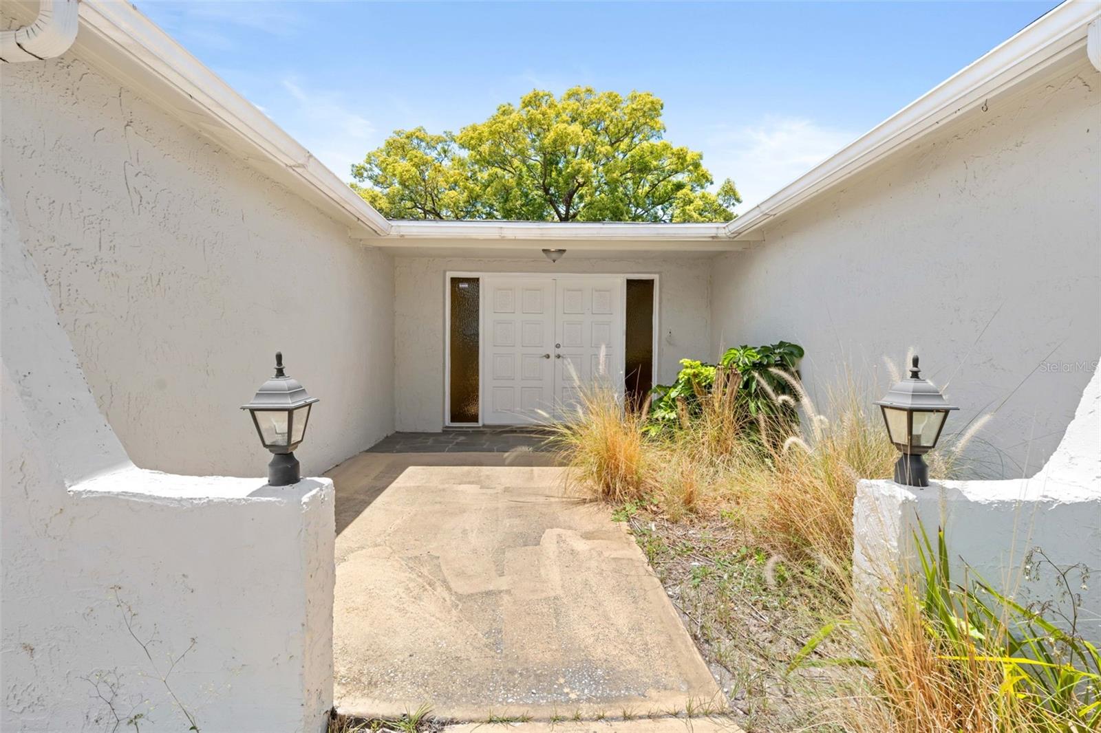 9131 HUNT CLUB LANE