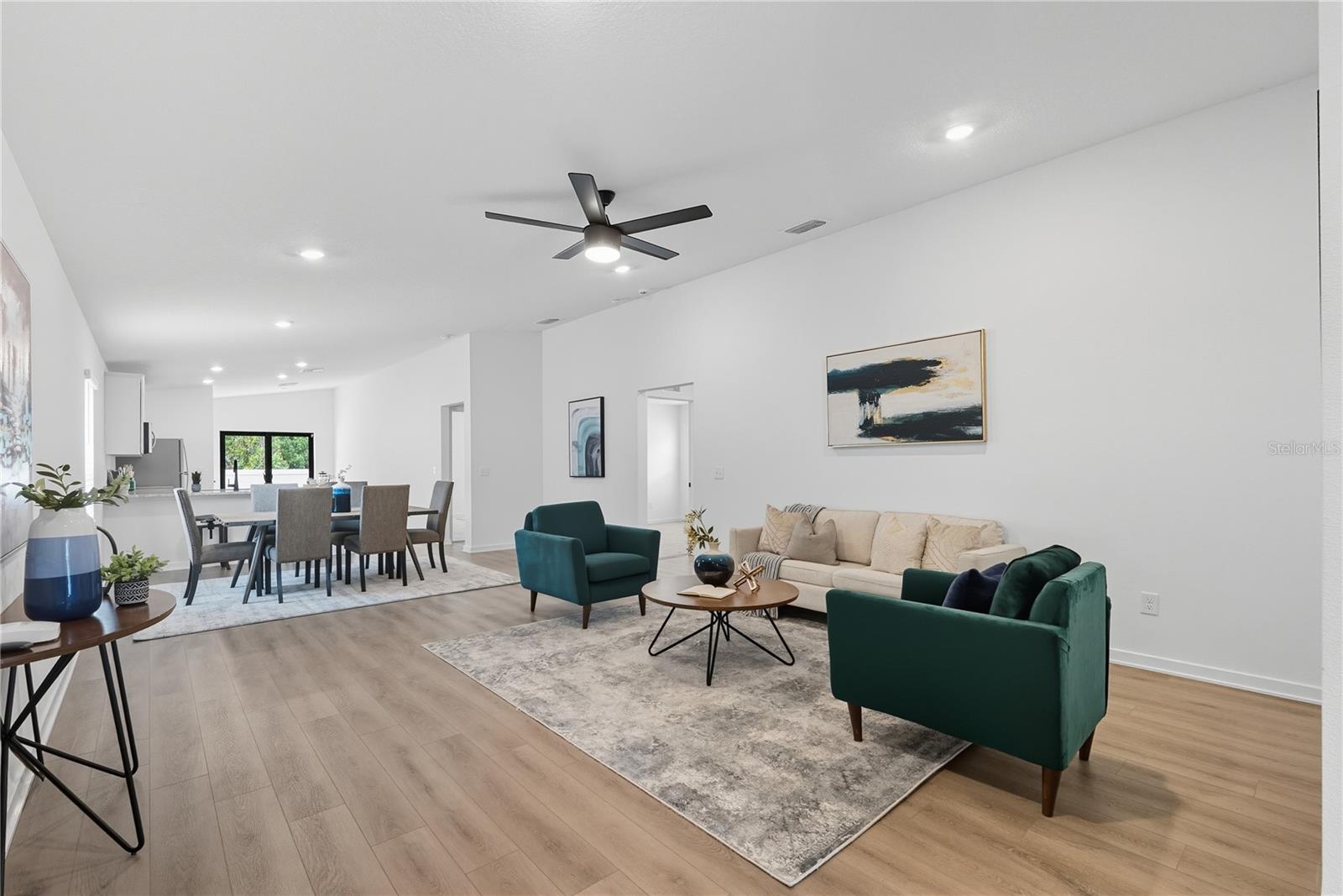 CROSSING/PALM RIVER - Residential Lease