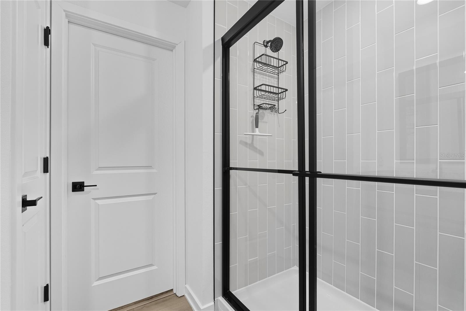 CROSSING/PALM RIVER - Residential Lease