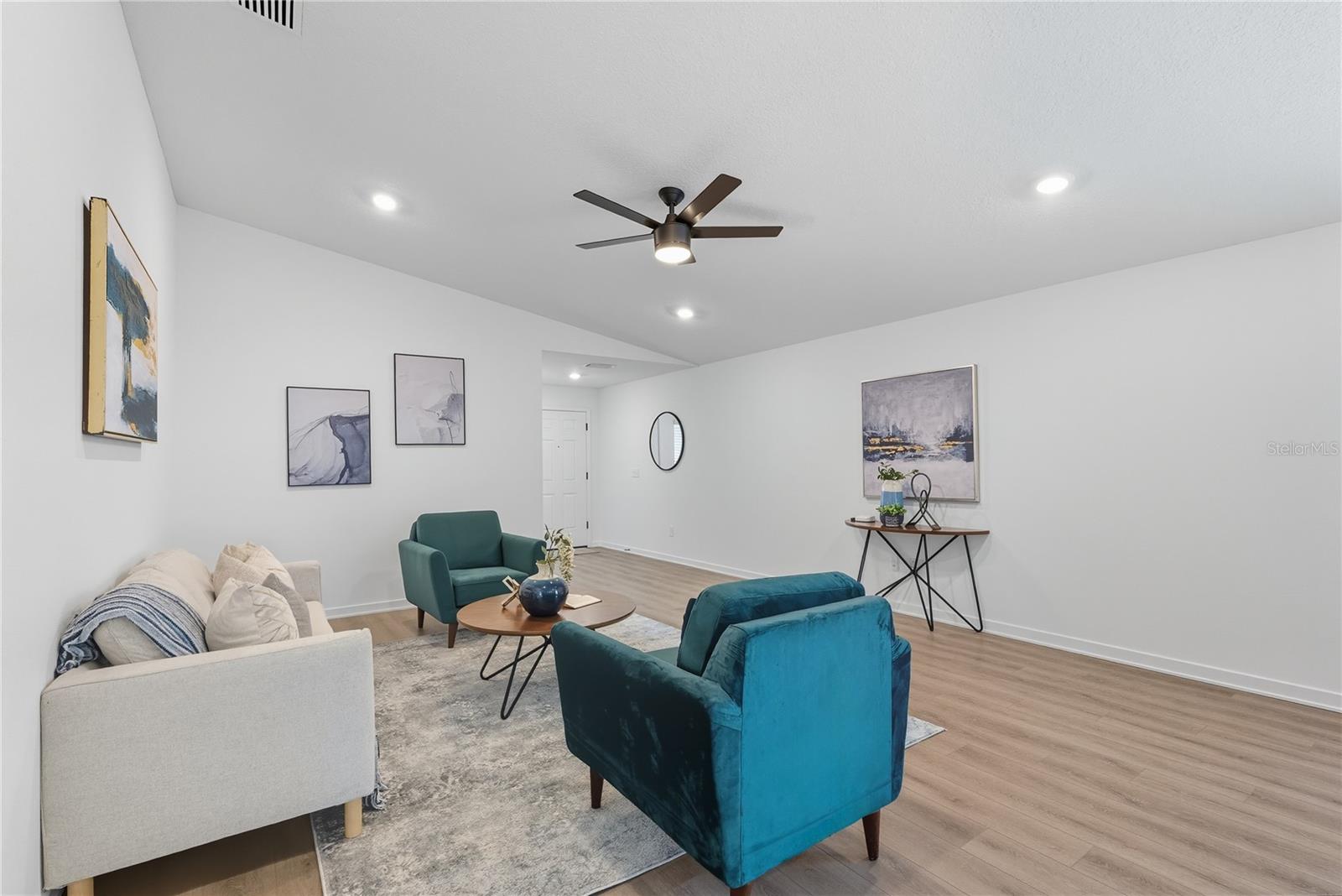 CROSSING/PALM RIVER - Residential Lease