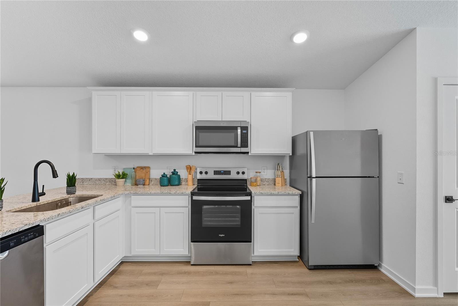 CROSSING/PALM RIVER - Residential Lease