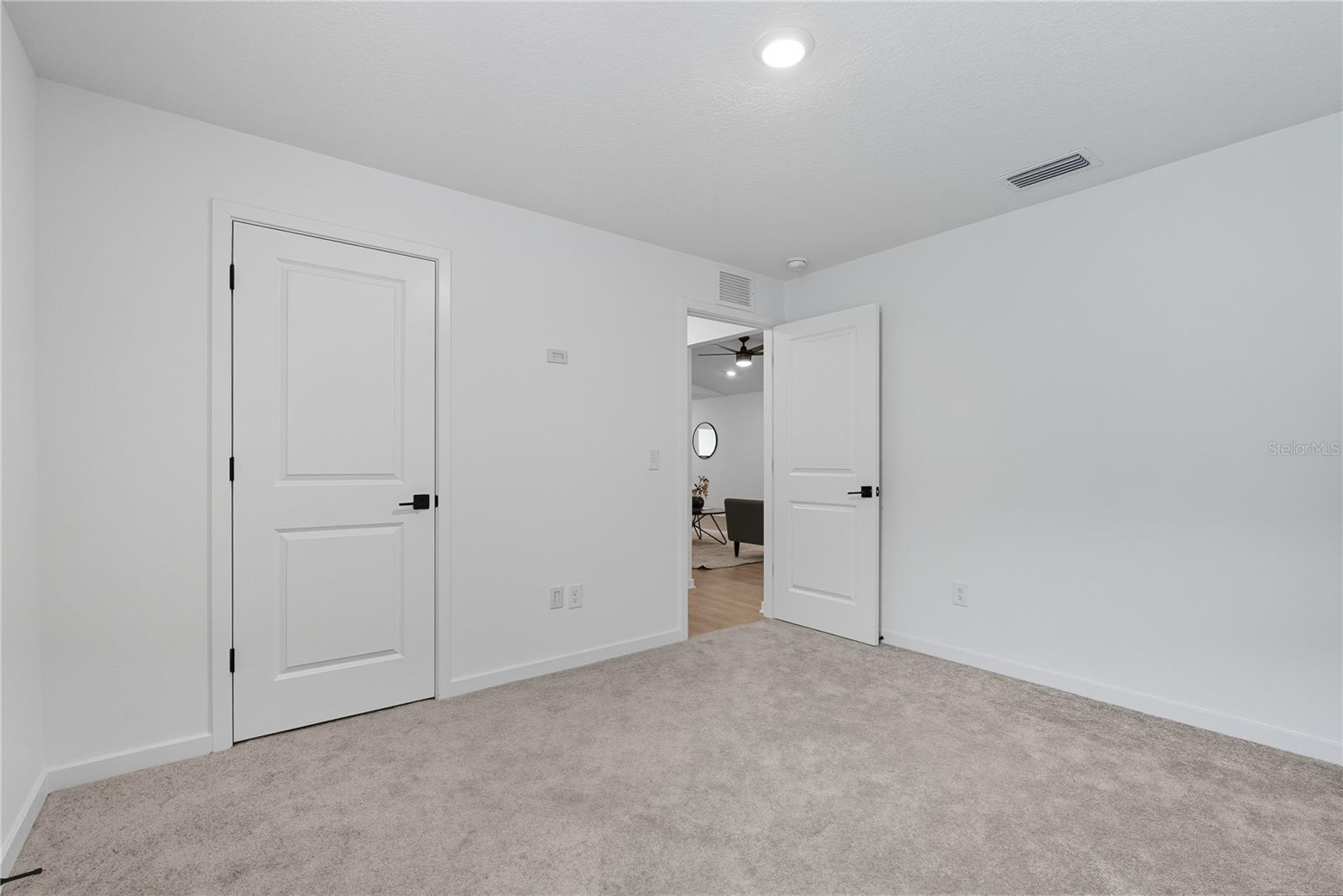 CROSSING/PALM RIVER - Residential Lease