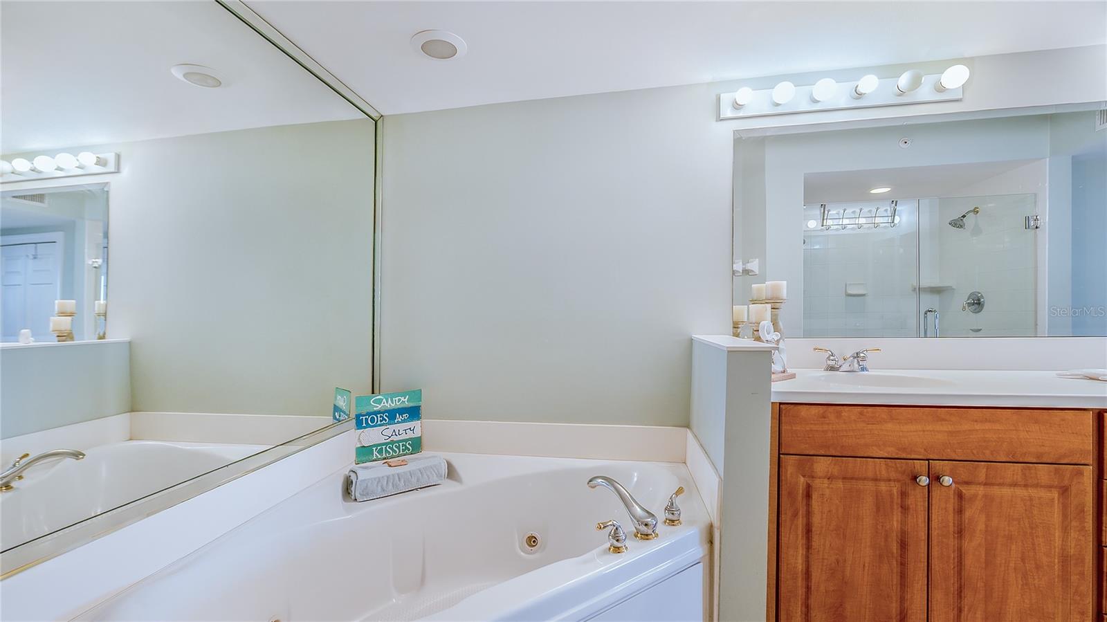 DIMUCCI TWIN TOWERS N & S - Residential