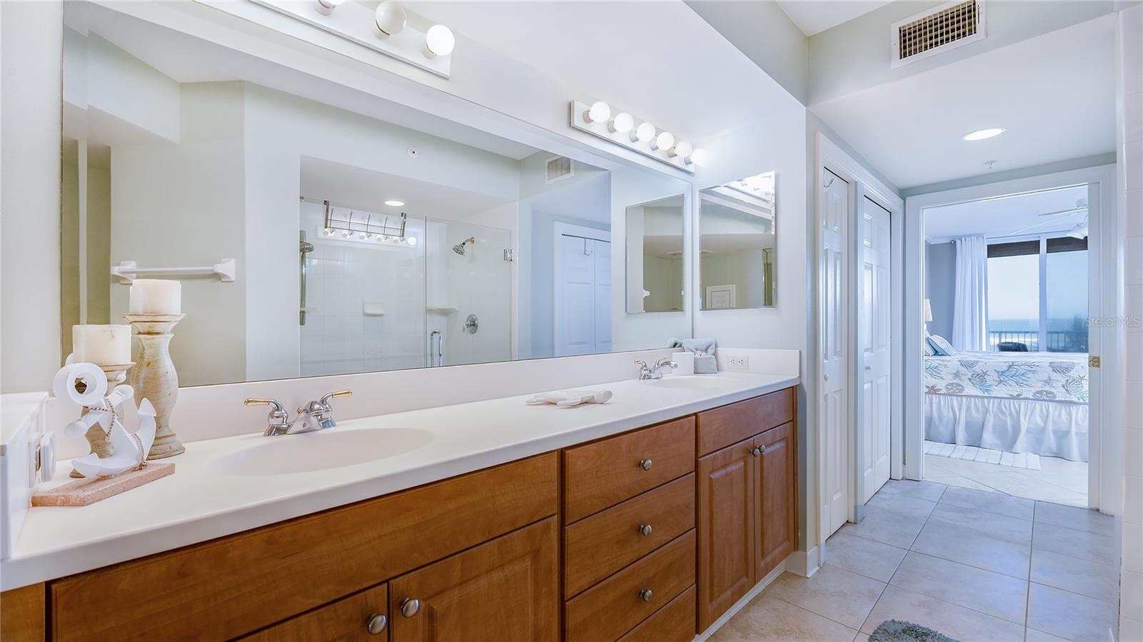 DIMUCCI TWIN TOWERS N & S - Residential