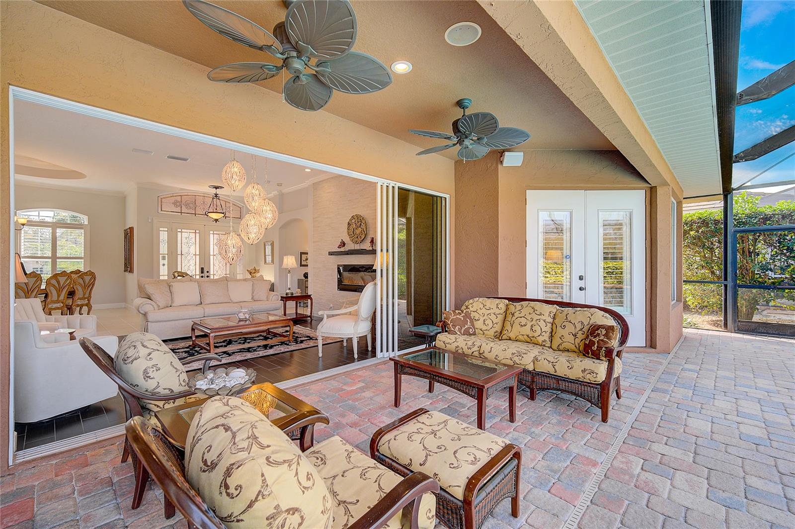 CALUSA LAKES - Residential