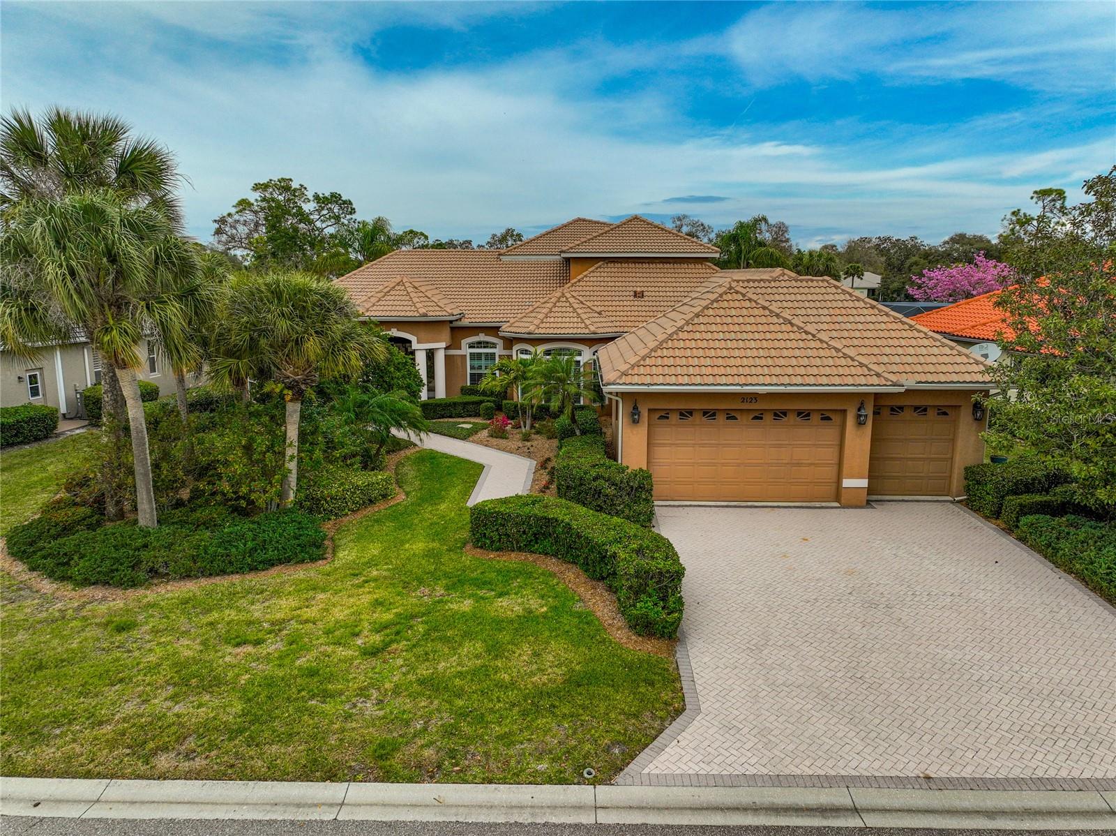CALUSA LAKES - Residential