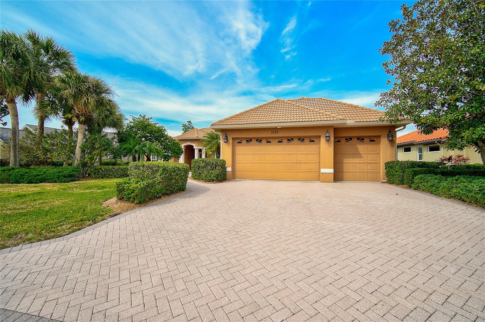 CALUSA LAKES - Residential