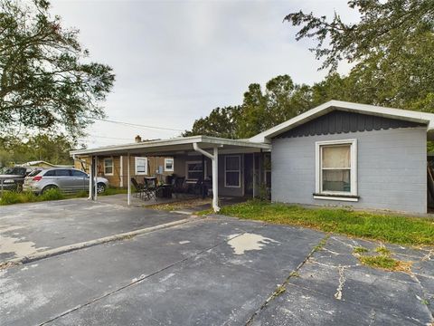 A home in WINTER HAVEN