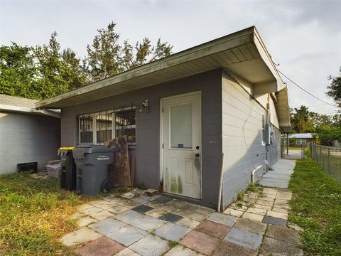 A home in WINTER HAVEN