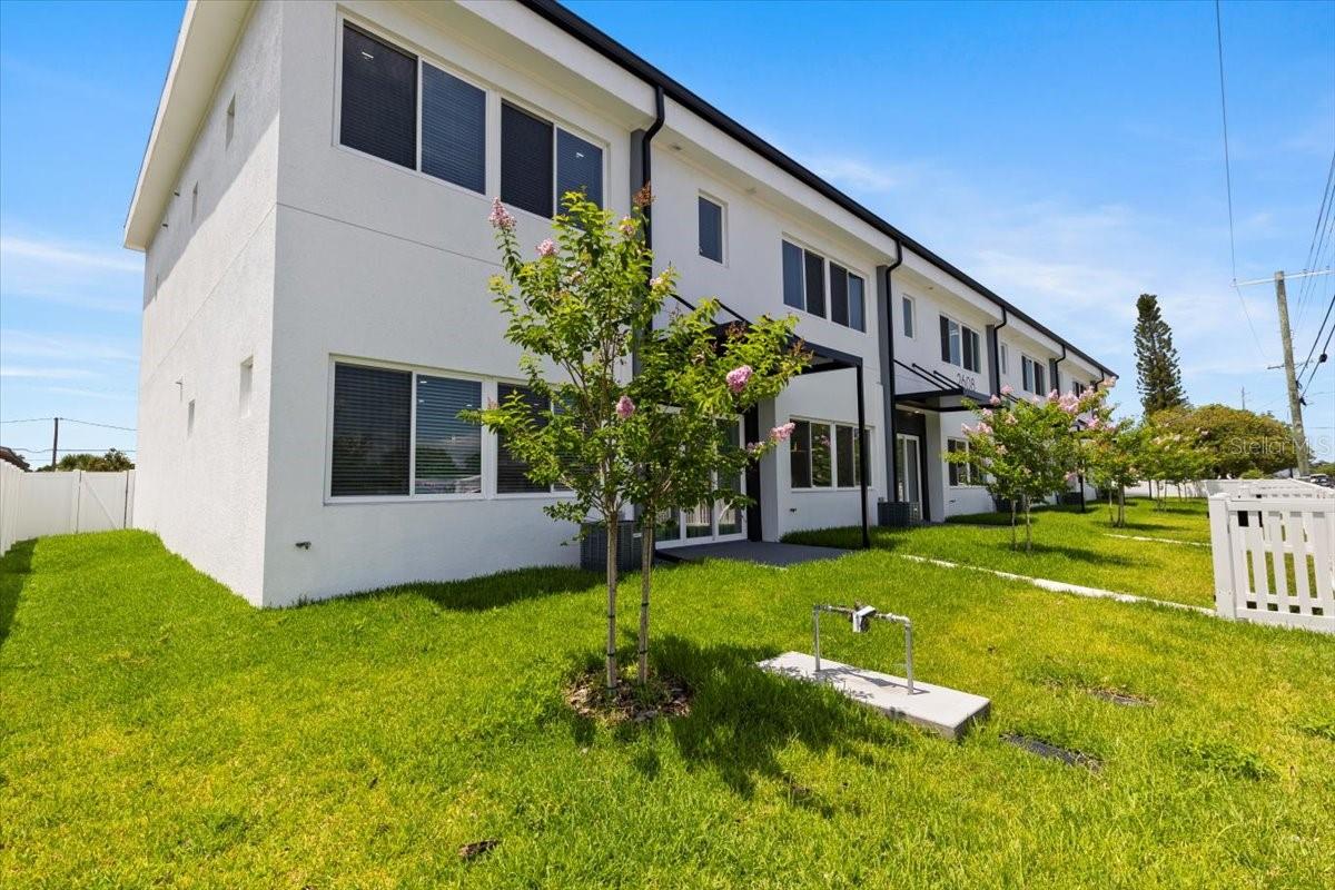 2608 W COLUMBUS DRIVE 4