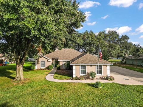 A home in TAVARES