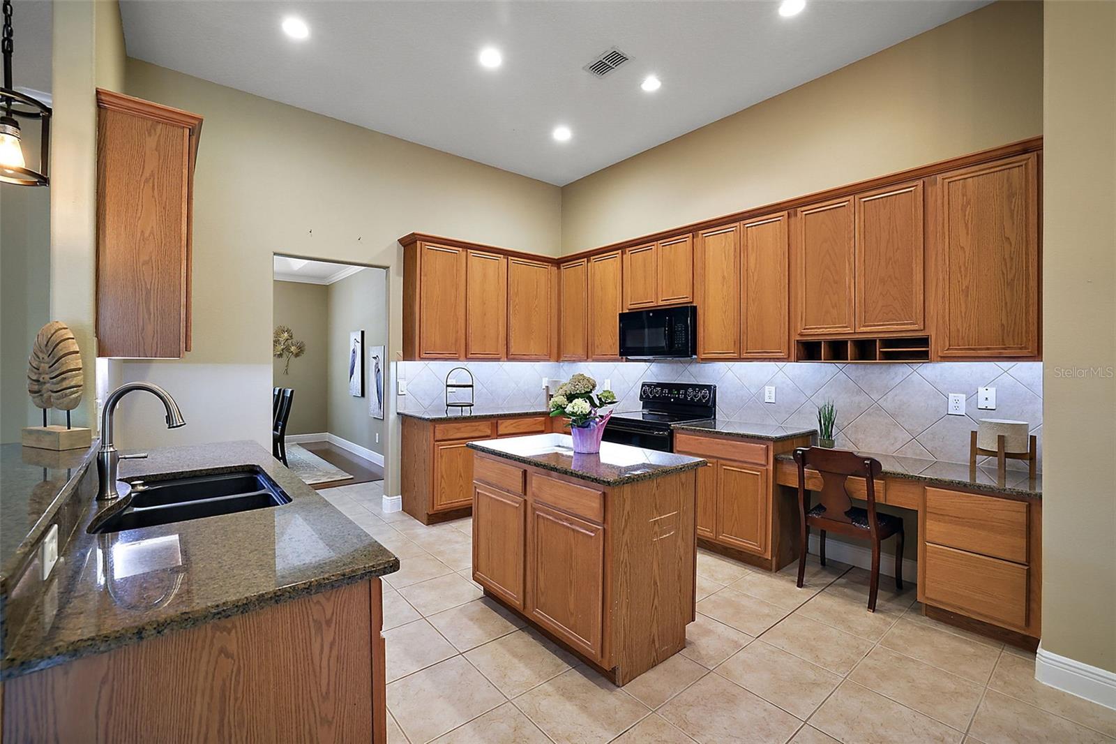 BLUE LAKE ESTATES - Residential Lease