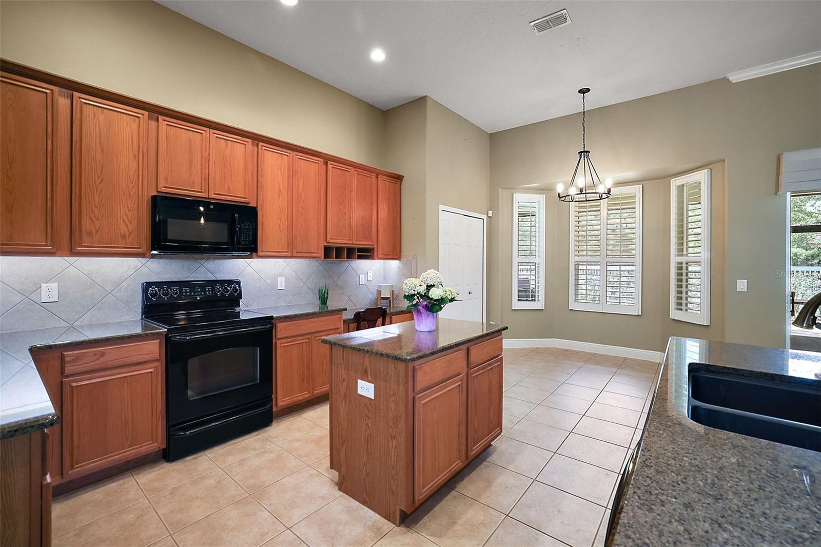 BLUE LAKE ESTATES - Residential Lease
