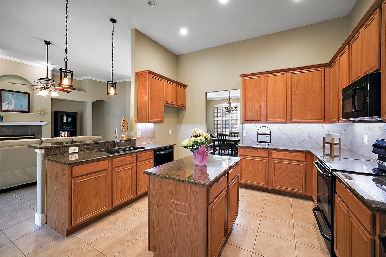BLUE LAKE ESTATES - Residential Lease