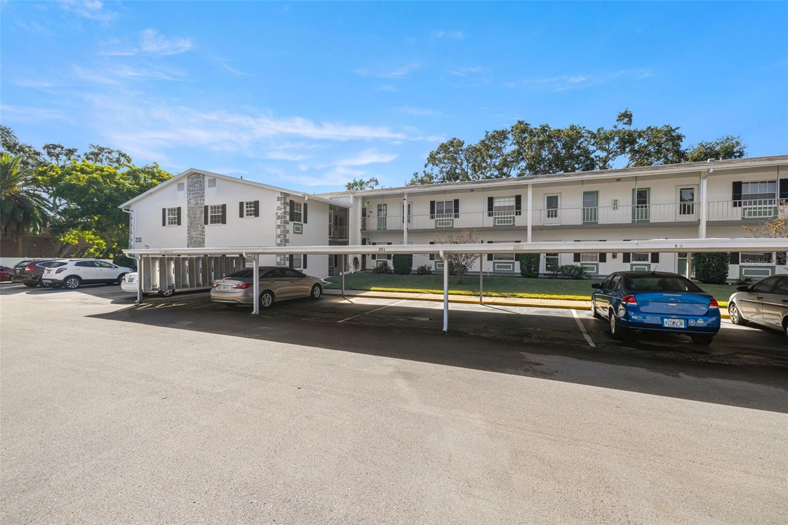 DOUGLAS ARMS - Residential