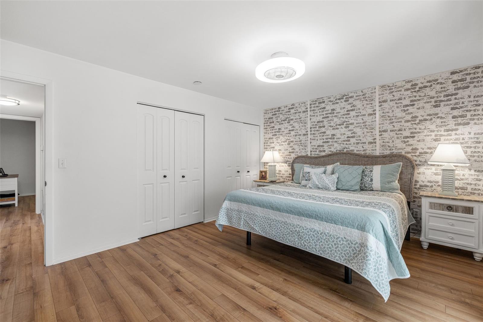 DOUGLAS ARMS - Residential