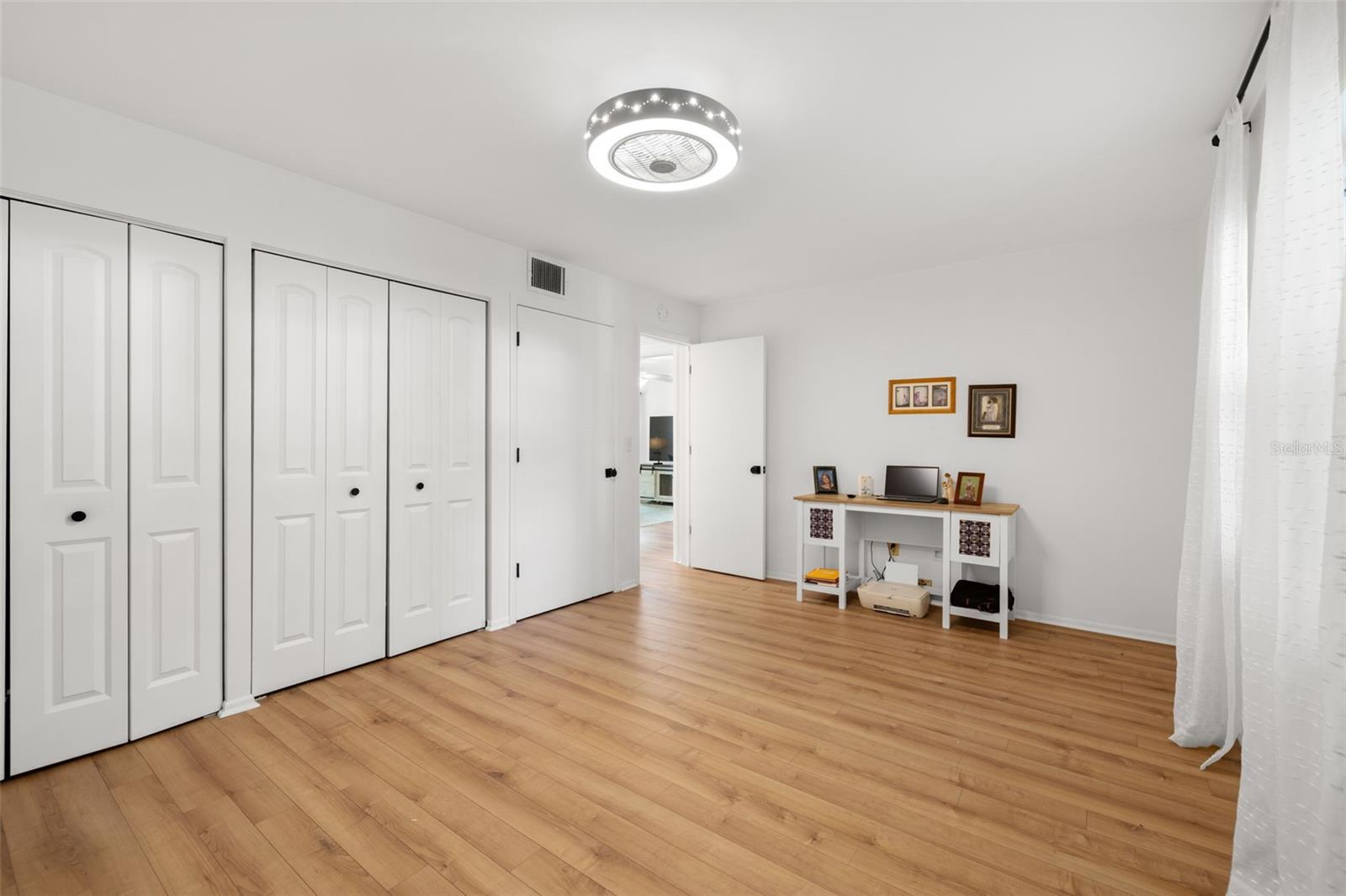 DOUGLAS ARMS - Residential