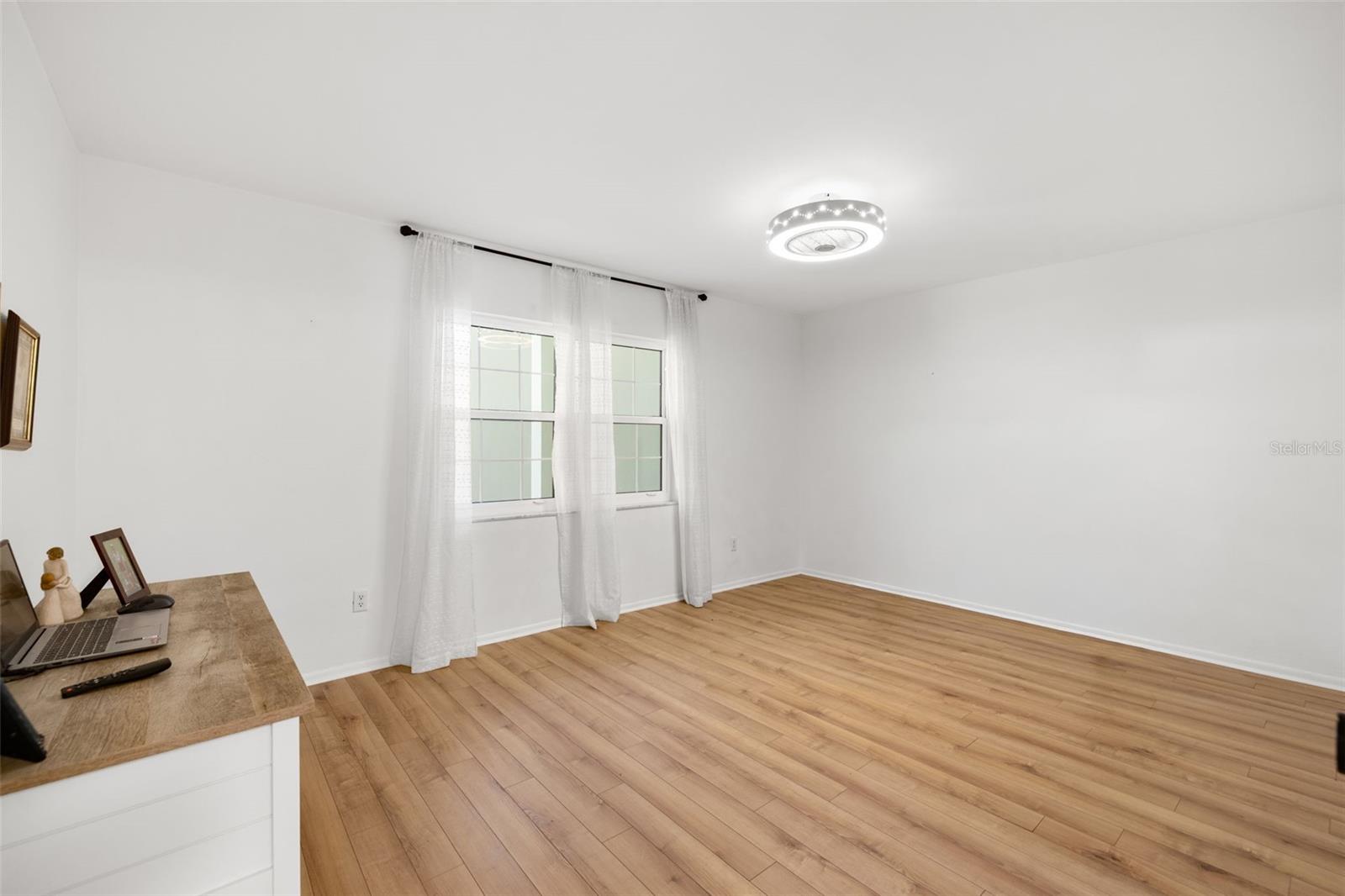 DOUGLAS ARMS - Residential