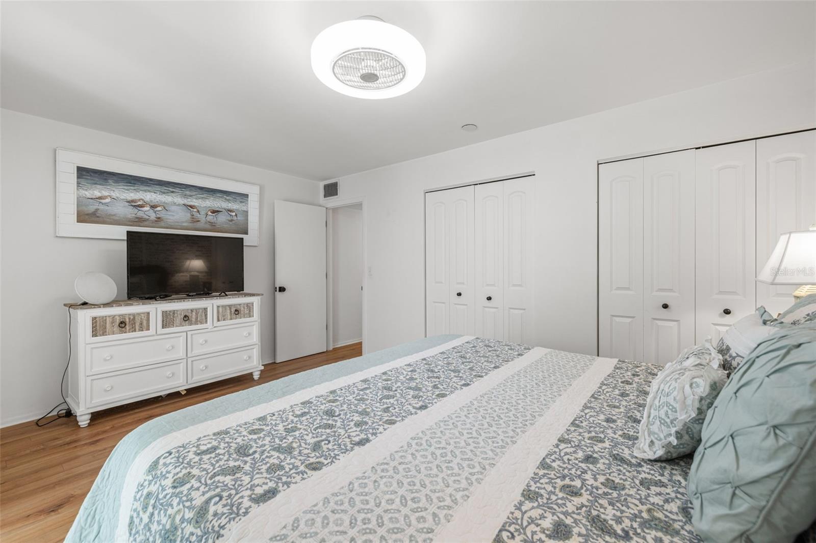 DOUGLAS ARMS - Residential