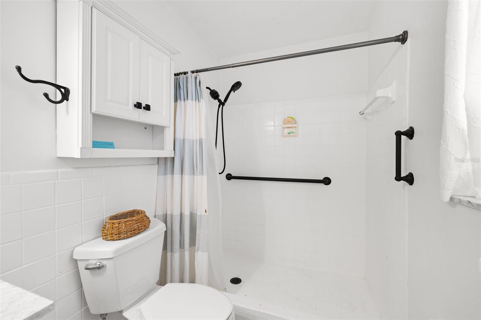 DOUGLAS ARMS - Residential