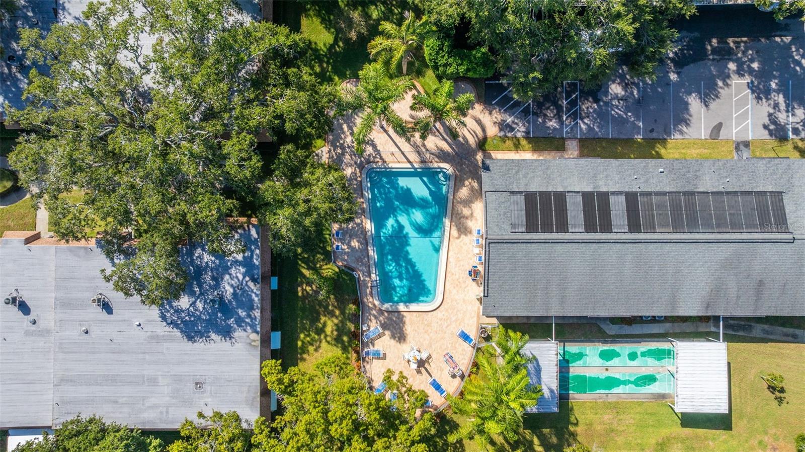 DOUGLAS ARMS - Residential