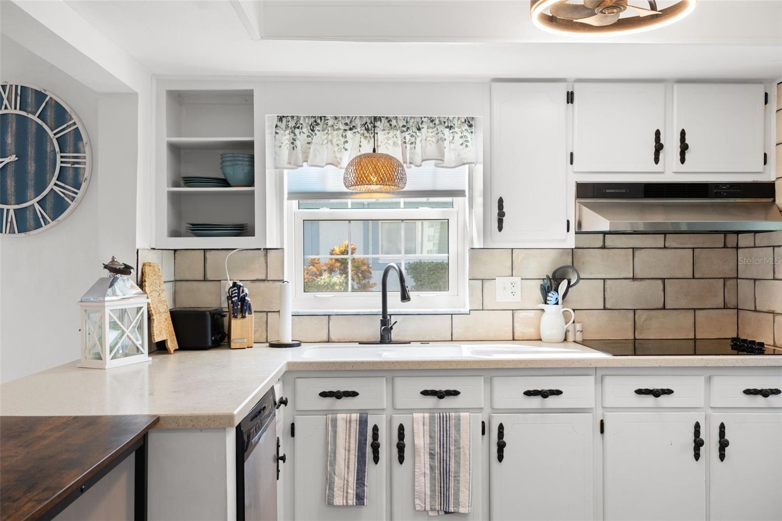 DOUGLAS ARMS - Residential