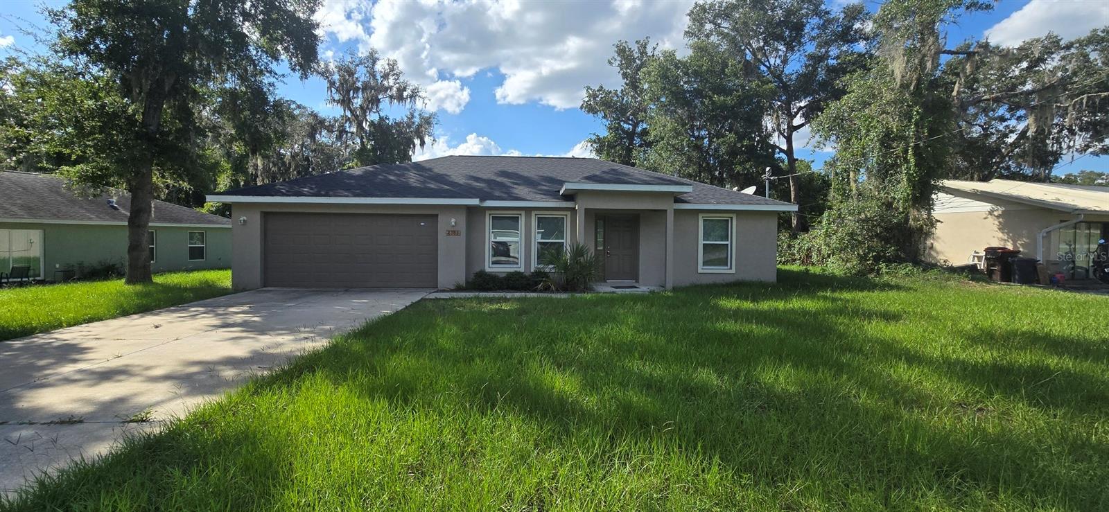 3 bed, 2 bath home with open concept floor plan. 2-car attached garage. Features include vinyl plank flooring, granite countertops, breakfast bar, and under-mounted kitchen sink. Located close to shopping in Belleview or SE Ocala.
