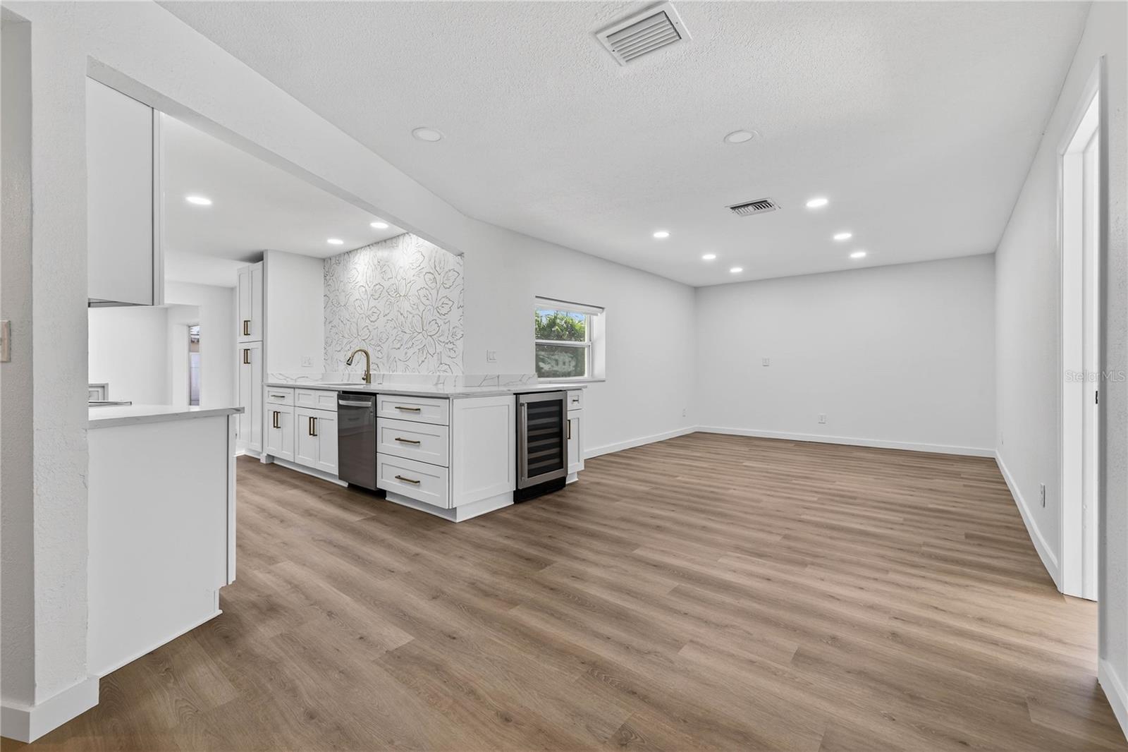 STEPHENSON MANOR UNIT 2 6TH ADD - Residential