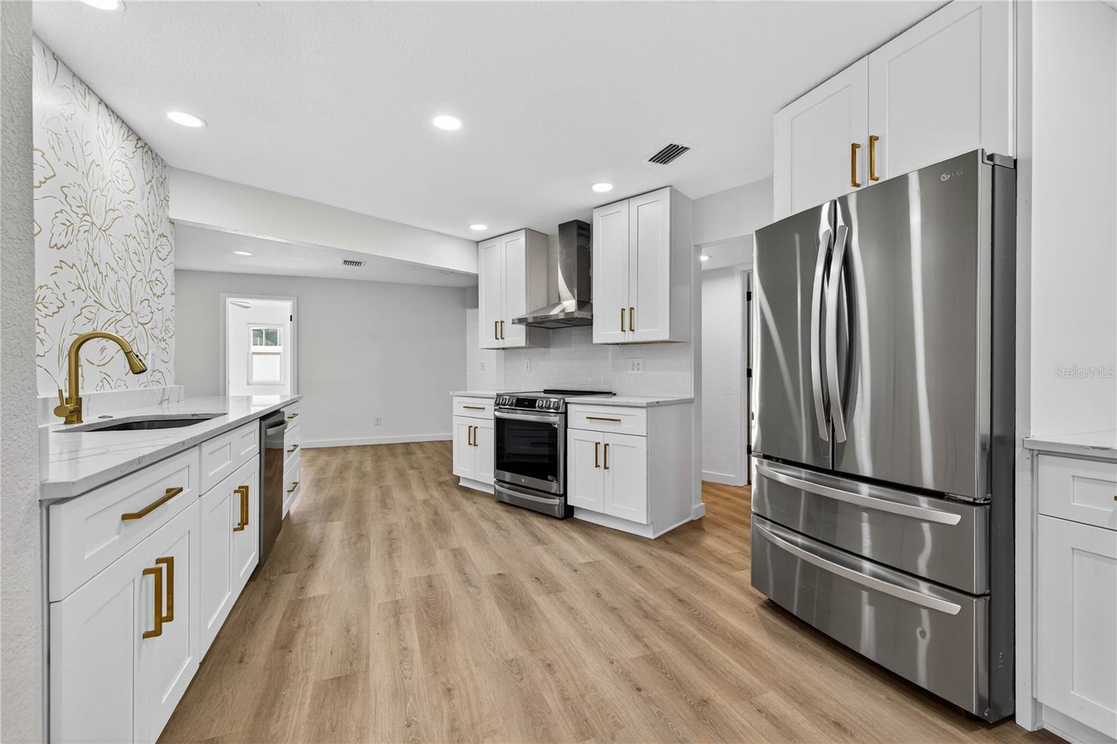 STEPHENSON MANOR UNIT 2 6TH ADD - Residential