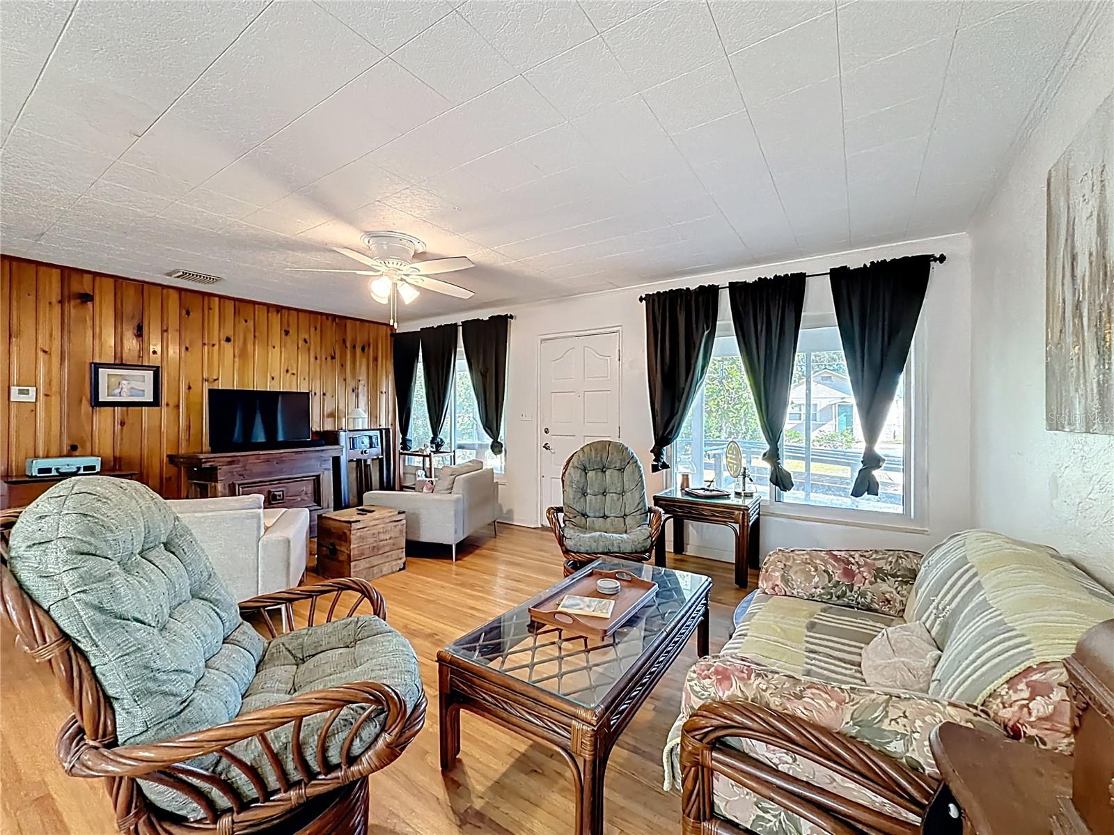 FRUITLAND PARK WHITNEYS - Residential