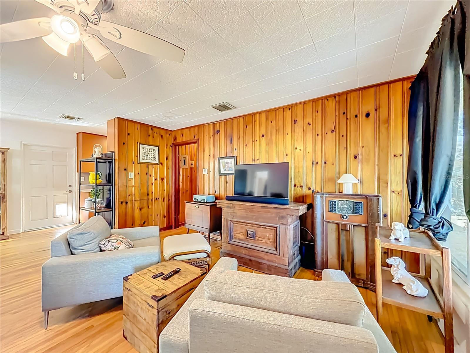 FRUITLAND PARK WHITNEYS - Residential