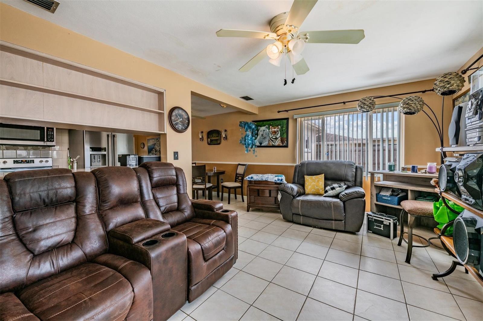 COLONIAL HILLS - Residential