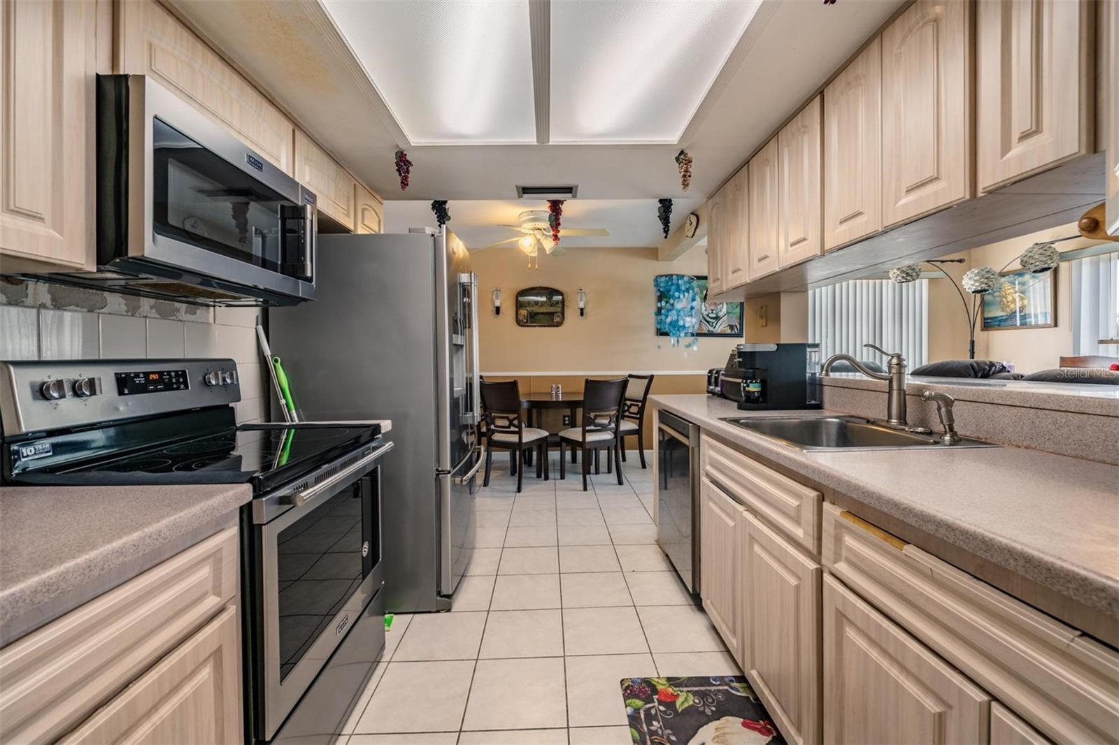 COLONIAL HILLS - Residential