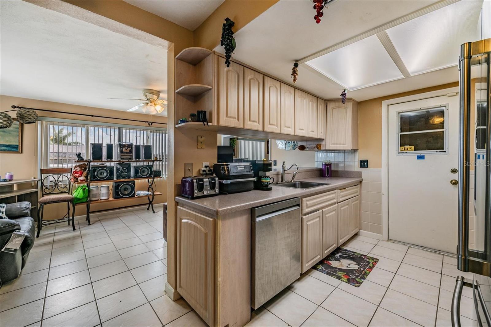 COLONIAL HILLS - Residential