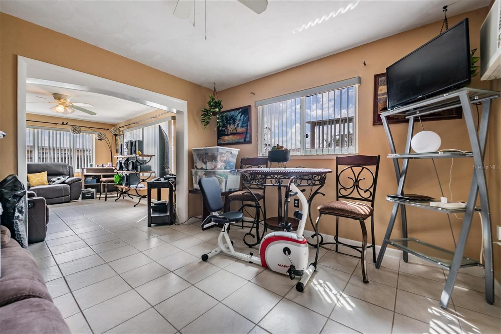 COLONIAL HILLS - Residential