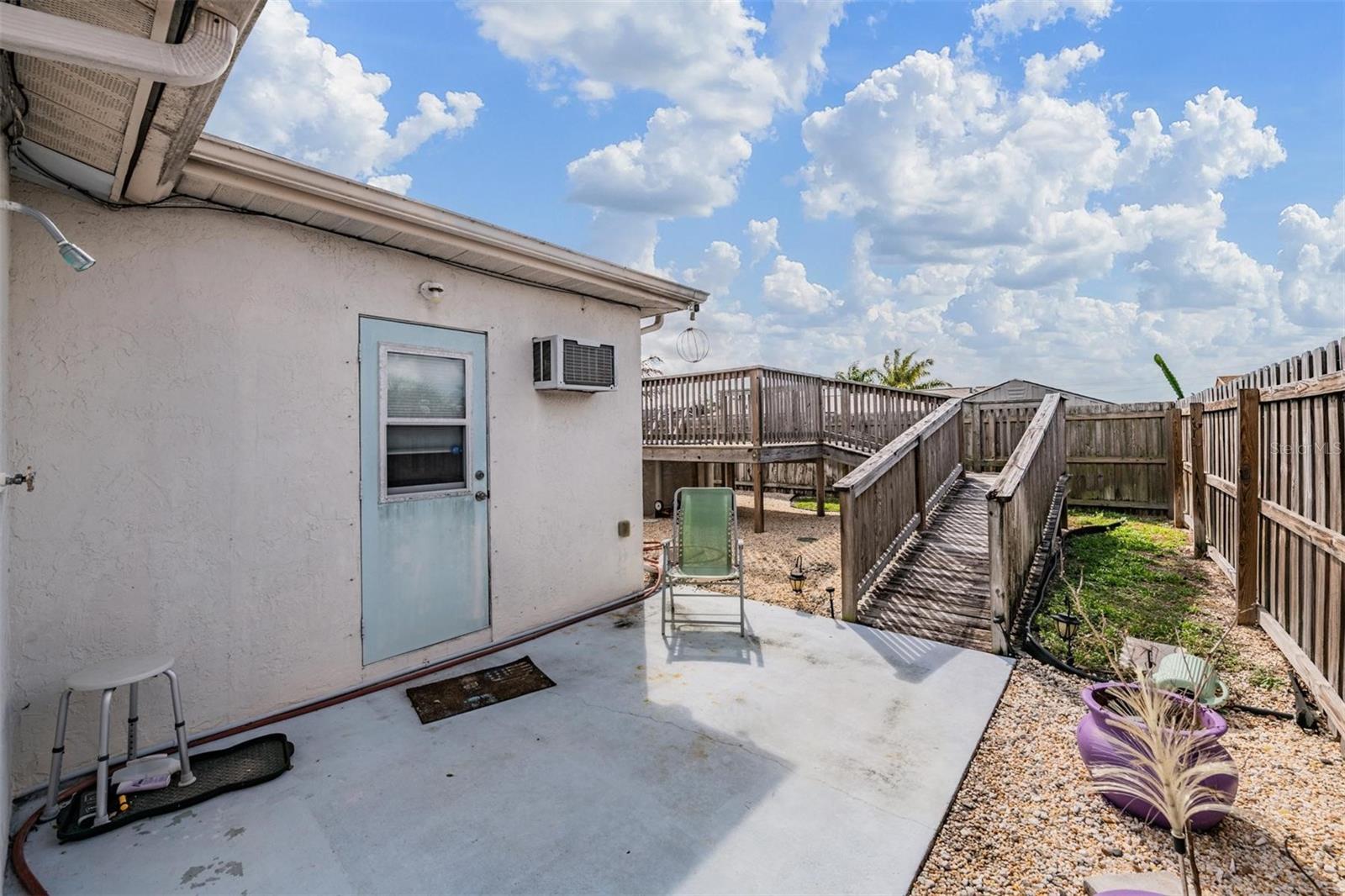 COLONIAL HILLS - Residential