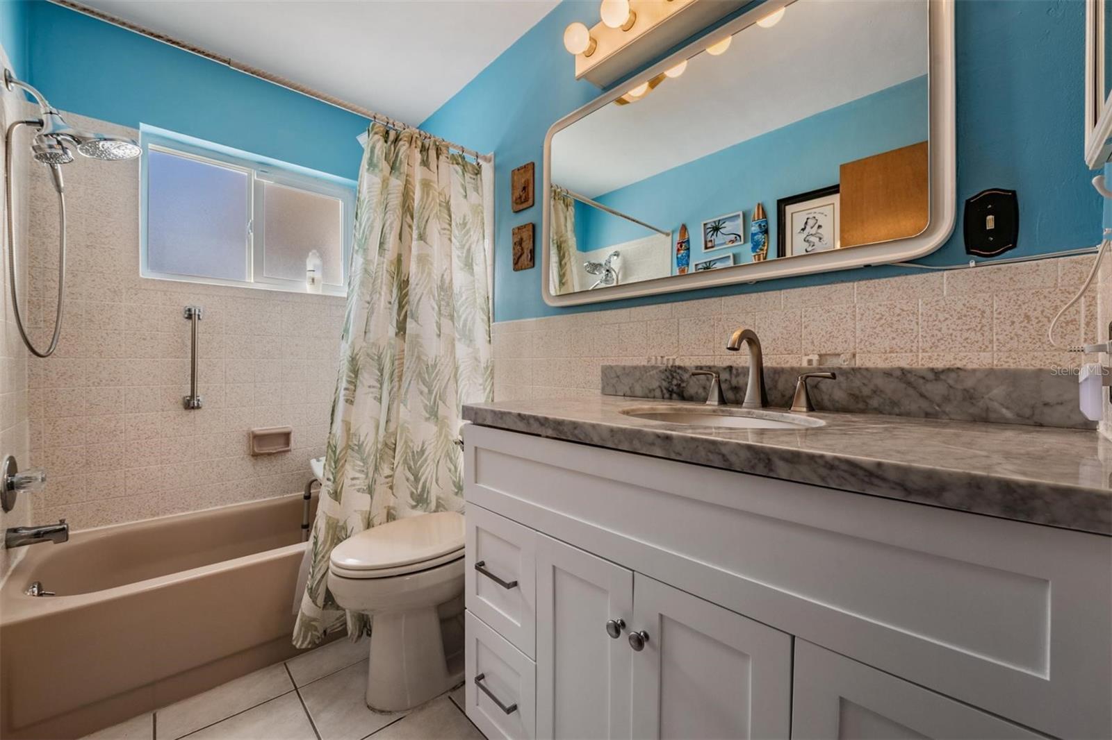 COLONIAL HILLS - Residential