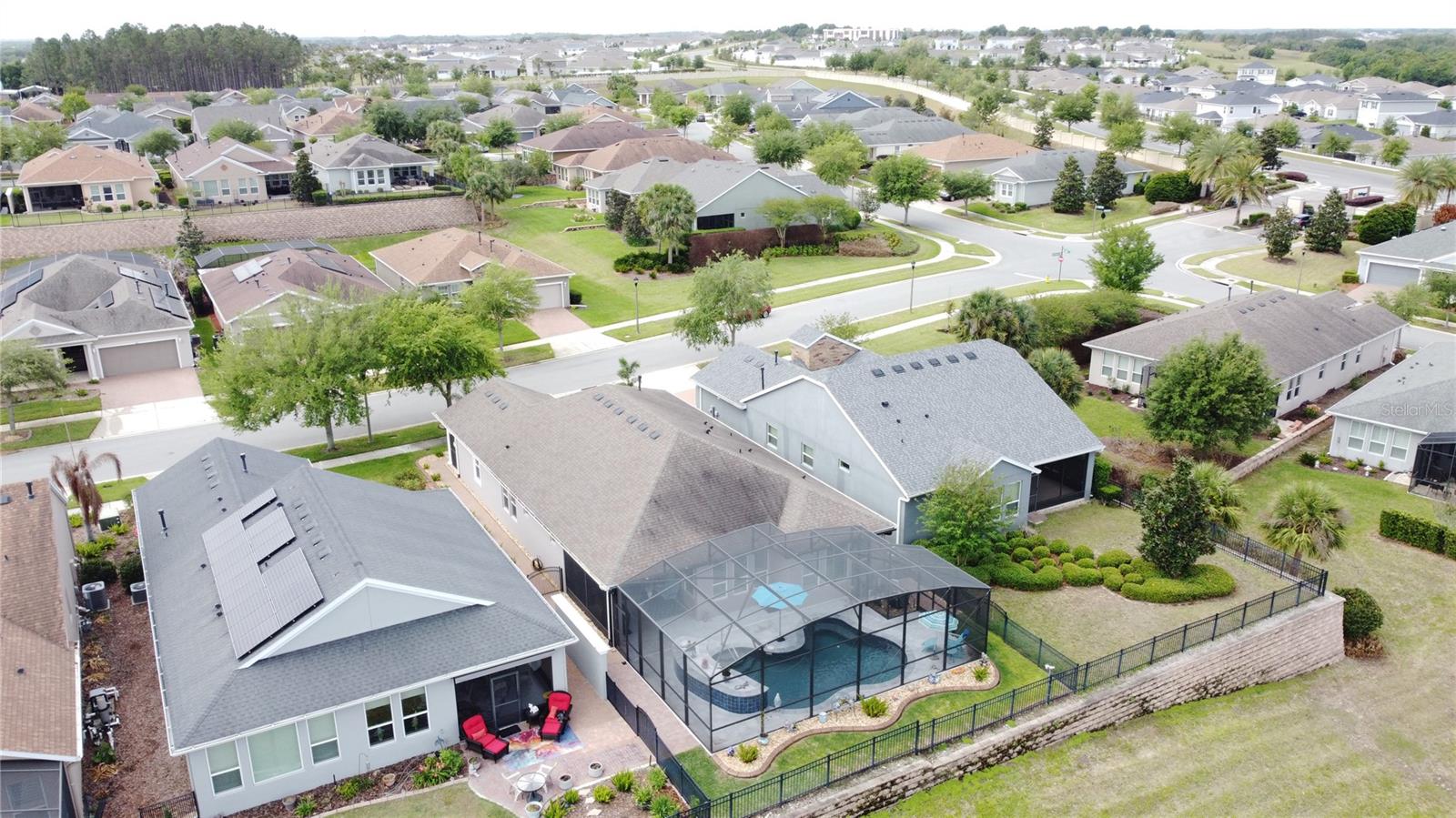 CASCADES OF GROVELAND (TRILOGY) - Residential