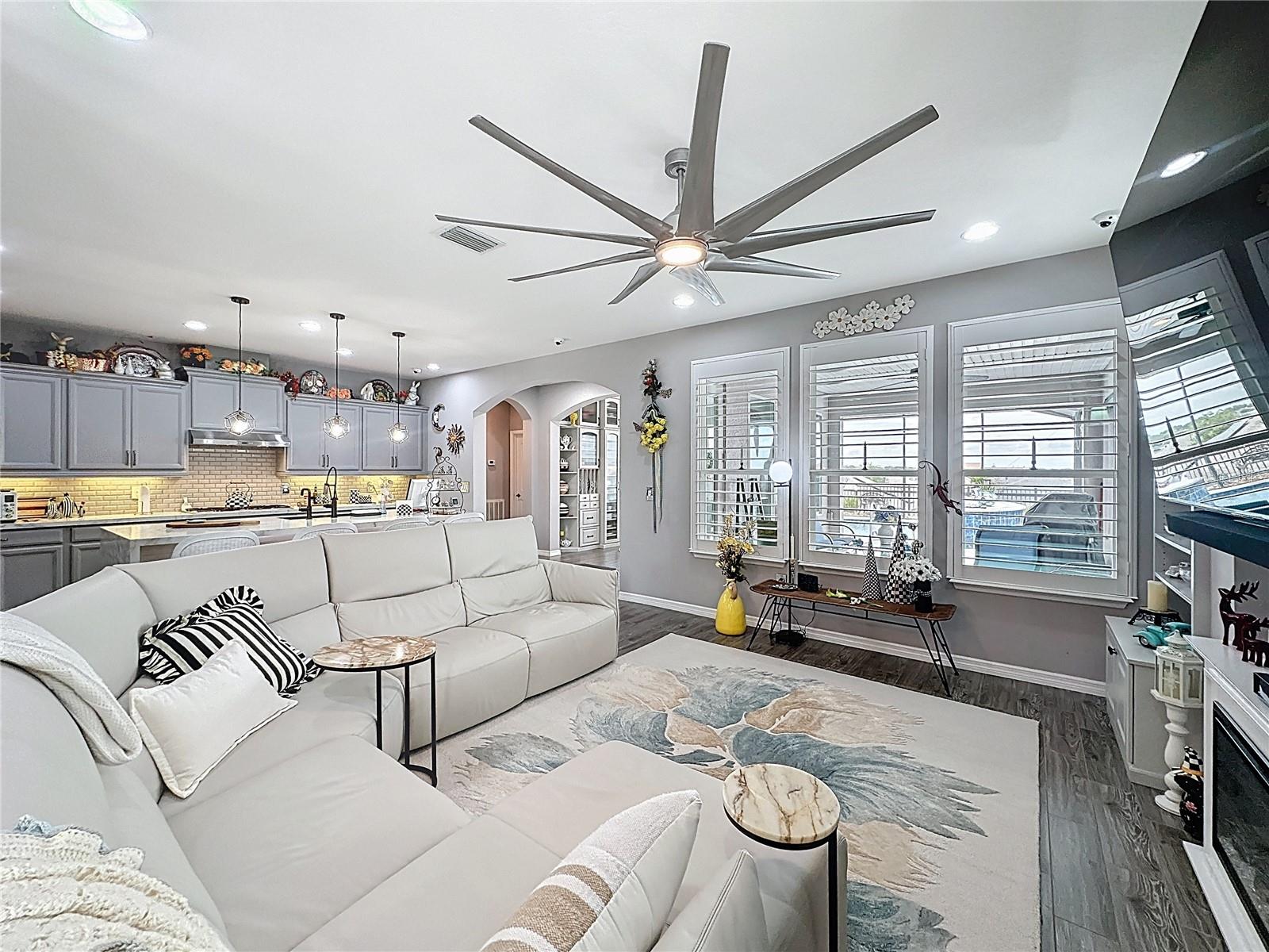 CASCADES OF GROVELAND (TRILOGY) - Residential