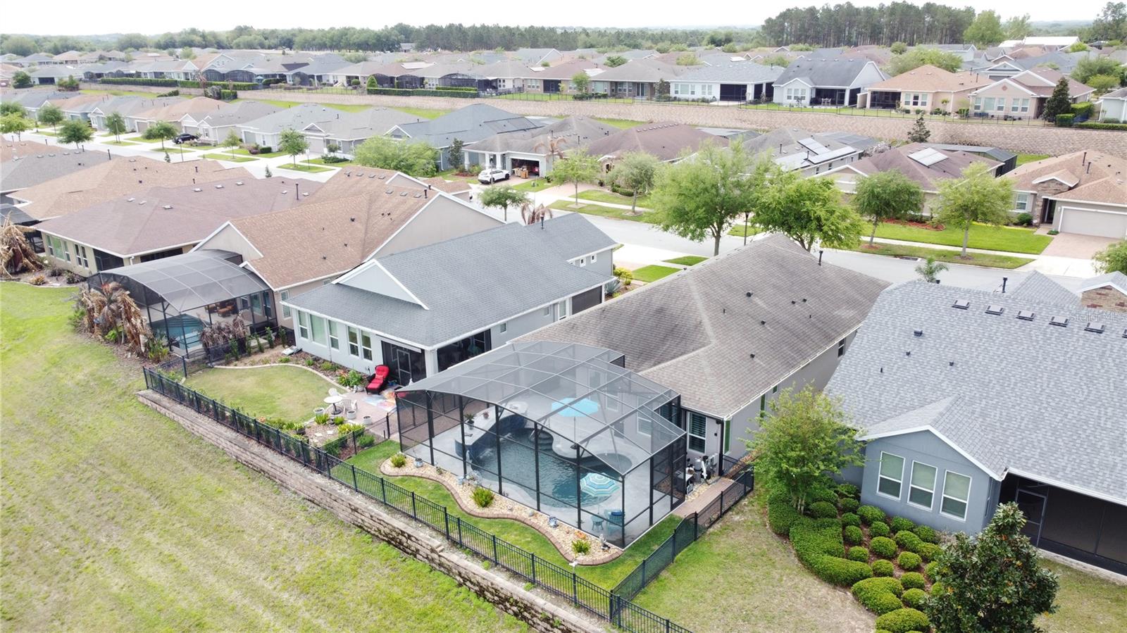 CASCADES OF GROVELAND (TRILOGY) - Residential